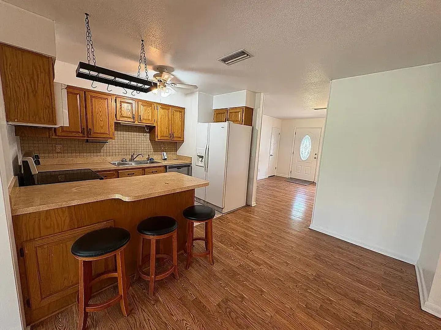 3839 NE 5th St – photo 2