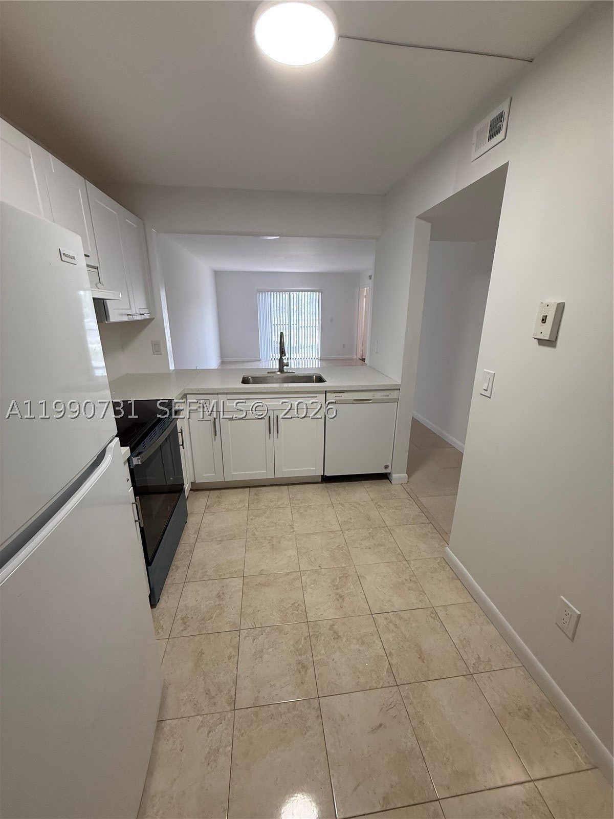860 NE 207th Ter – photo 4