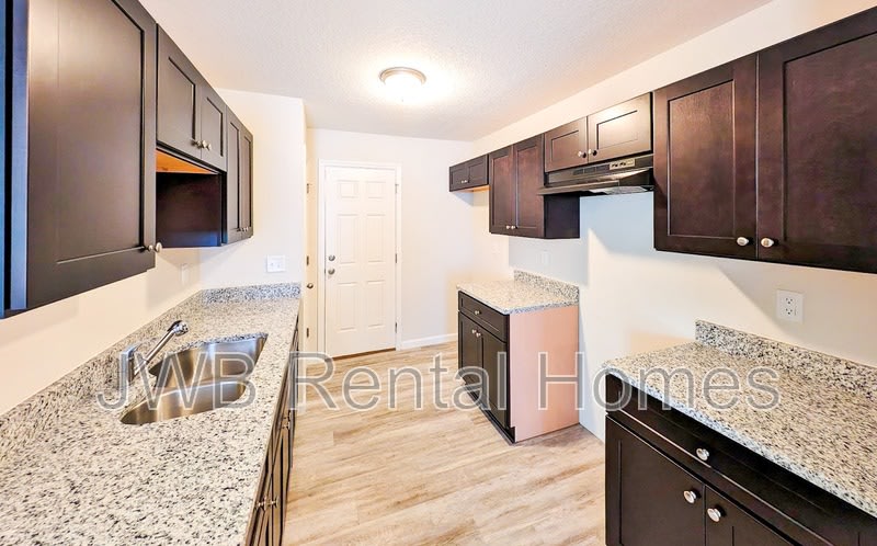 1538 Harrison St – photo 2