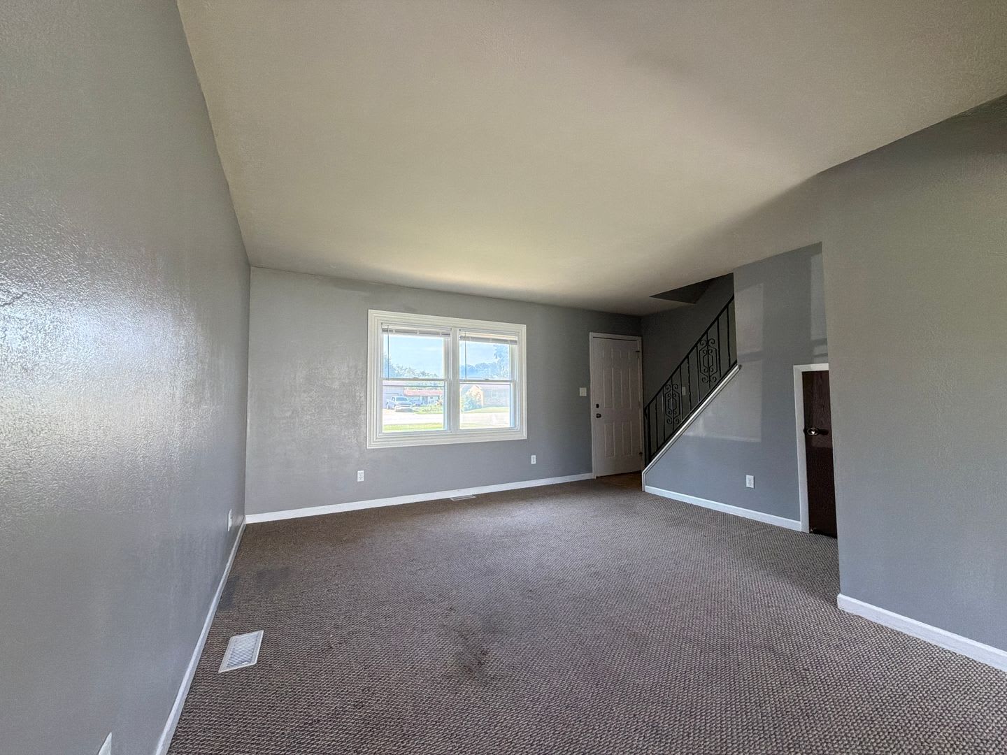 1406 County Road 6 East – photo 3