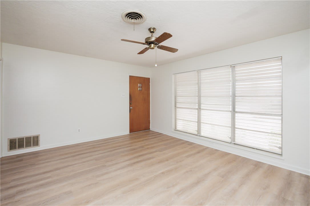1137 Bradshaw Drive – photo 4