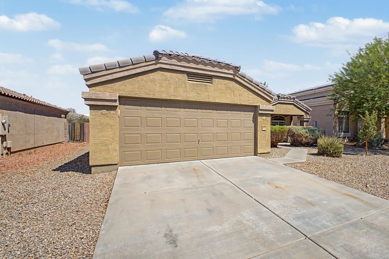 Remodeled 4 Bedroom El Mirage Home for Rent! – photo 2