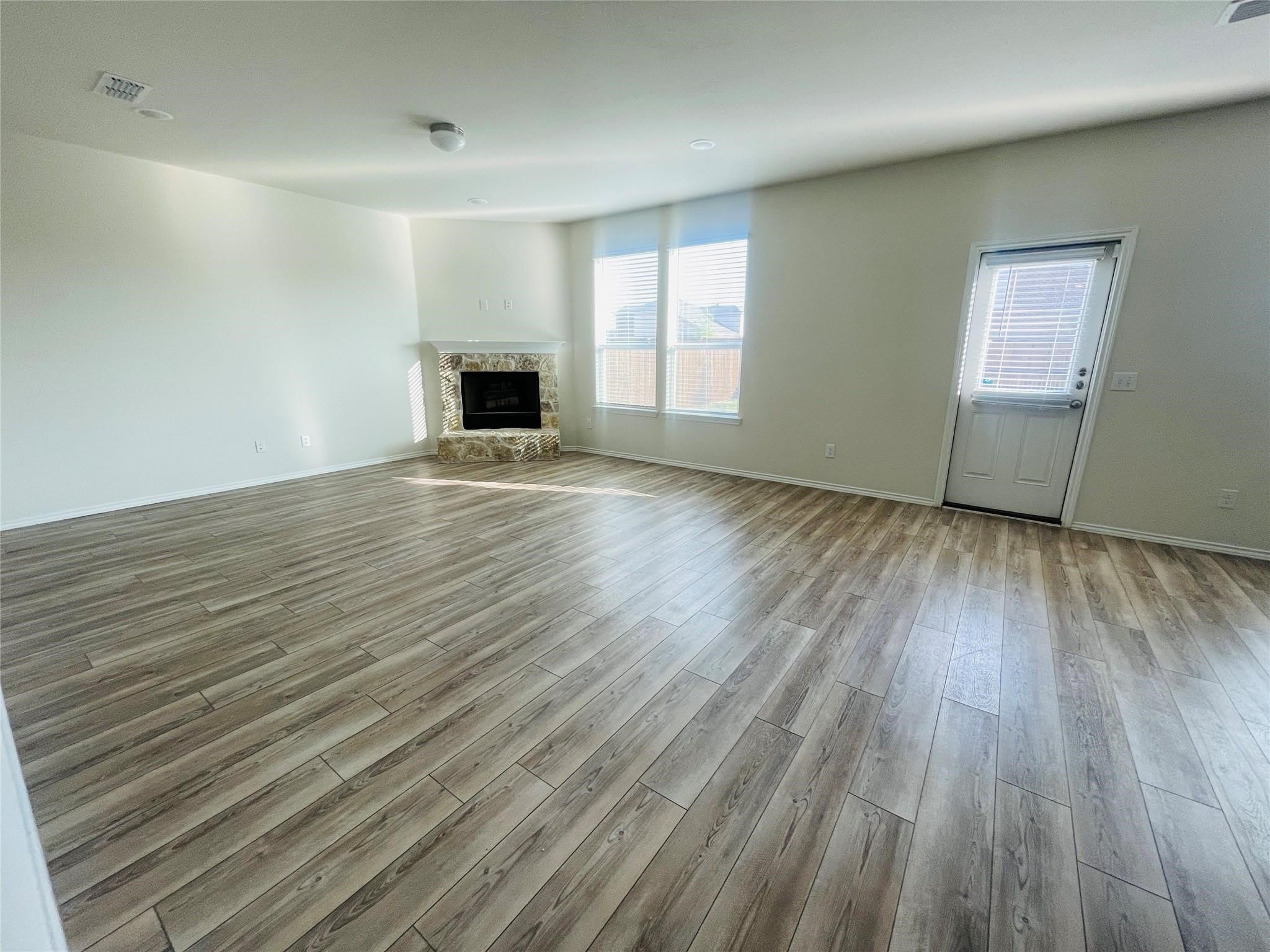 911 Cormorant Street – photo 3