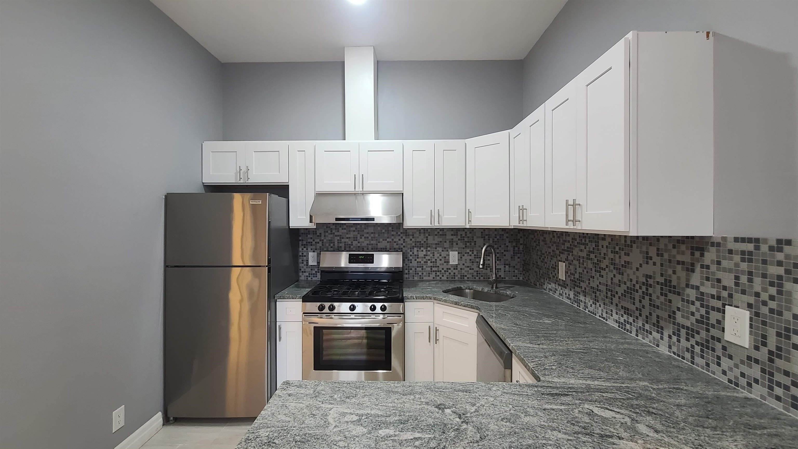 100 GRIFFITH ST – photo 4