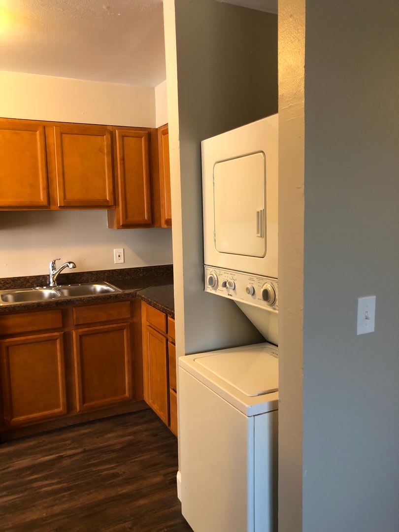 Top Unit Available! 2 Bed 1 Bath Condo – photo 5