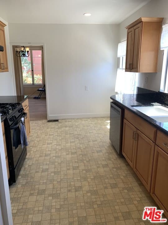 2726 Angus St – photo 4