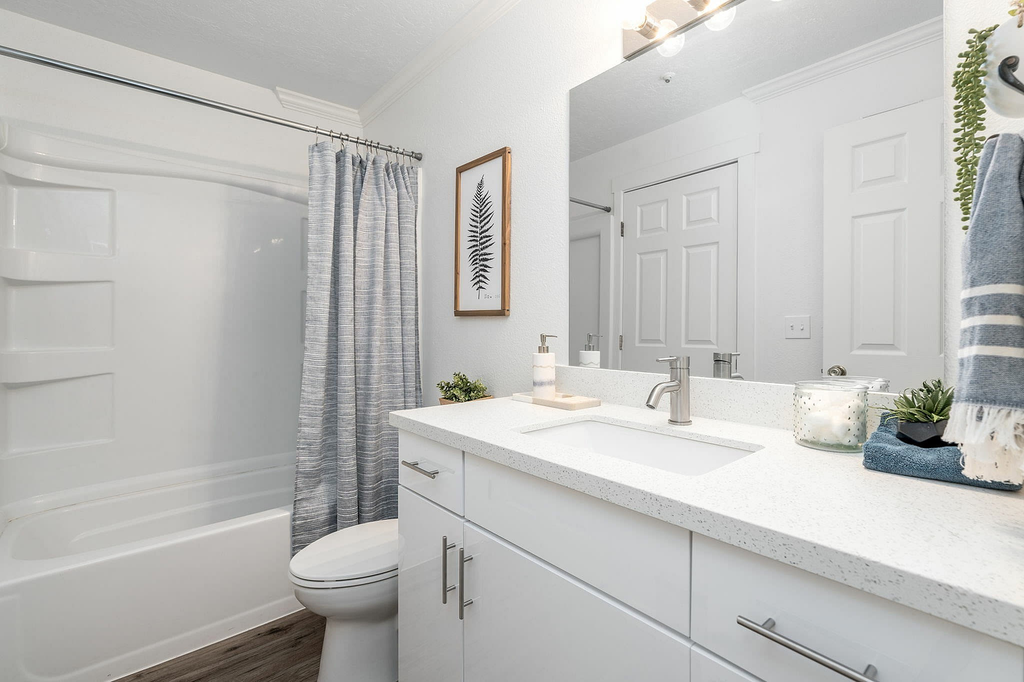 Cambridge Apartments – photo 4