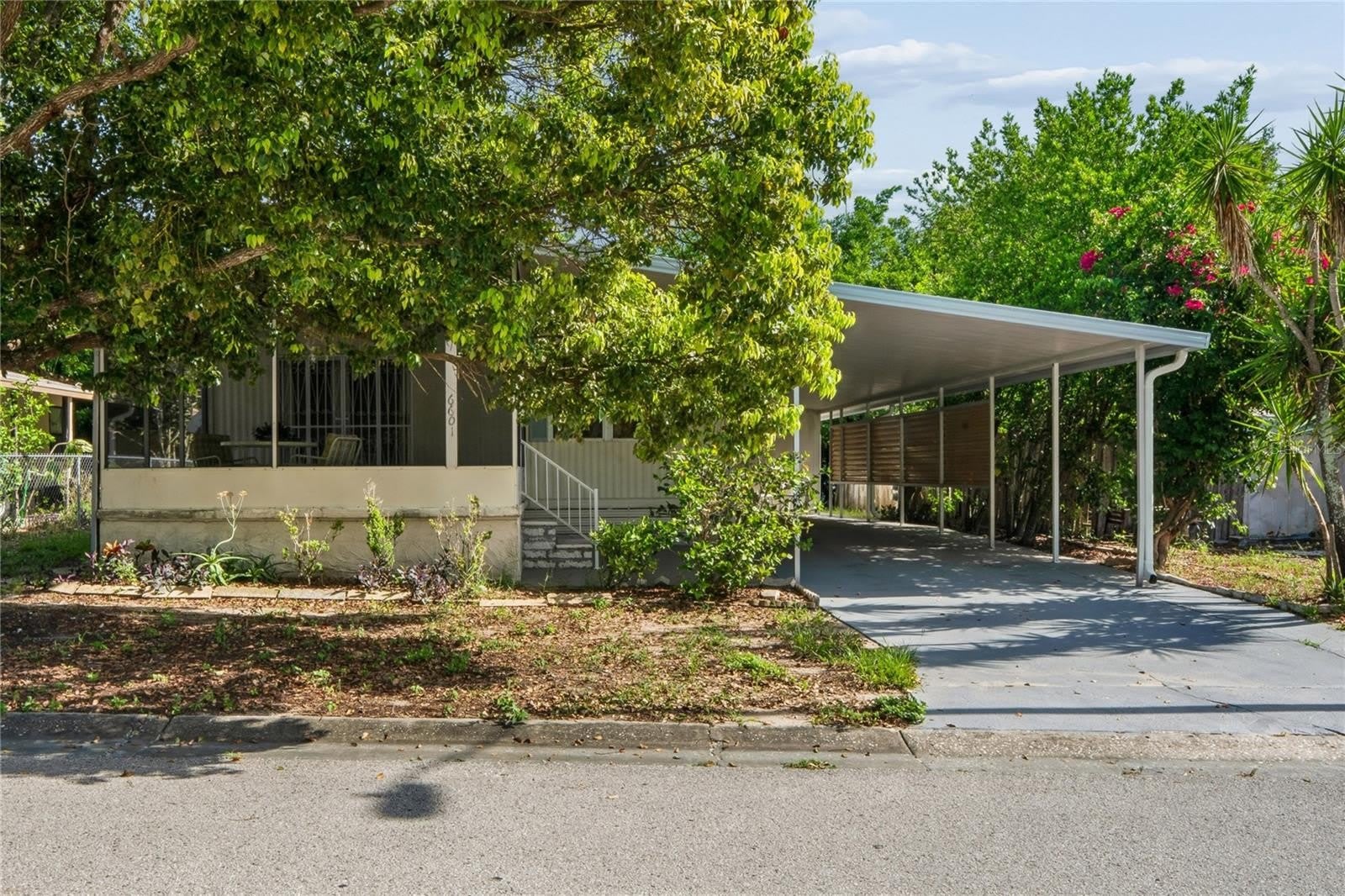 6601 SUTHERLAND AVE – photo 1