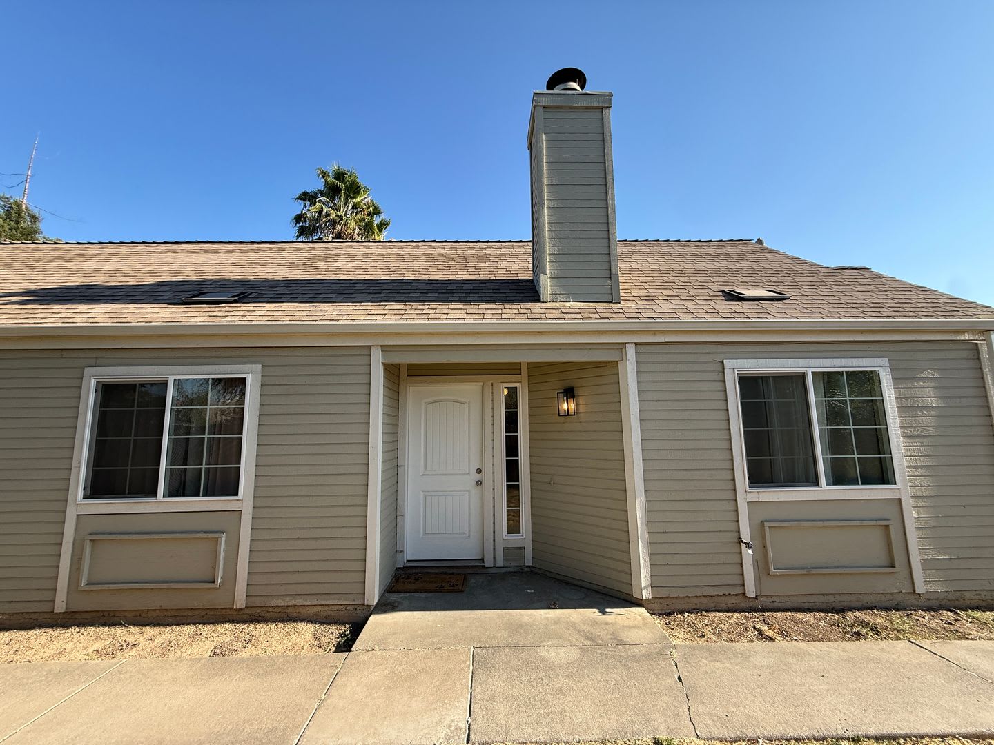 Adorable Private Home On Large Lot – photo 2