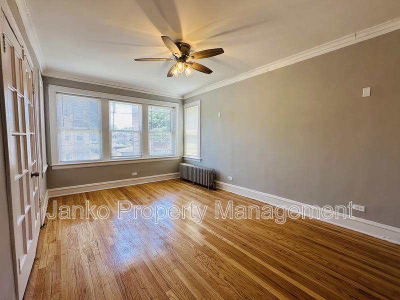 644 N Mayfield Ave – photo 4