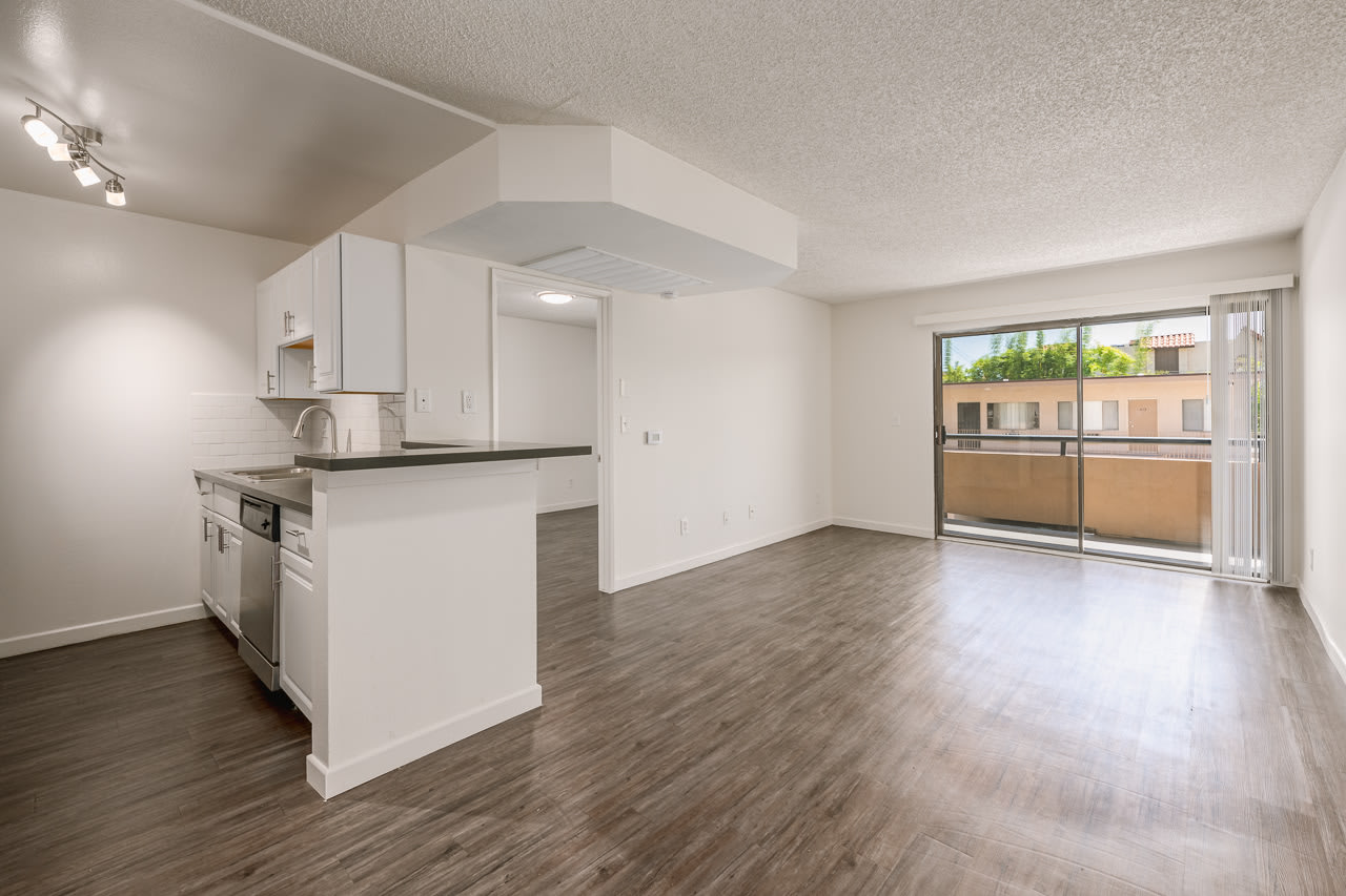 1723 Grismer Ave – photo 2