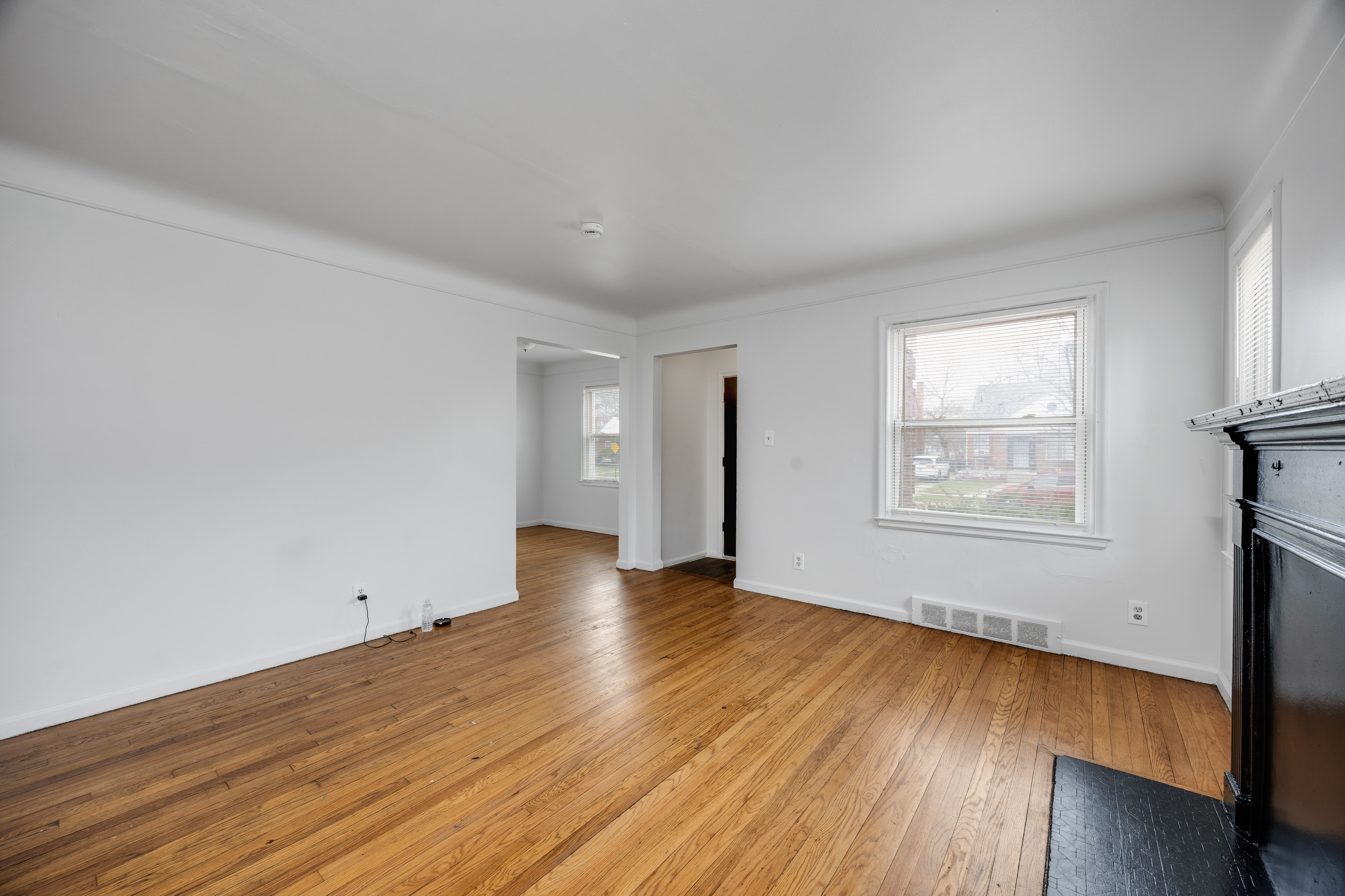 15344 Stout St – photo 4