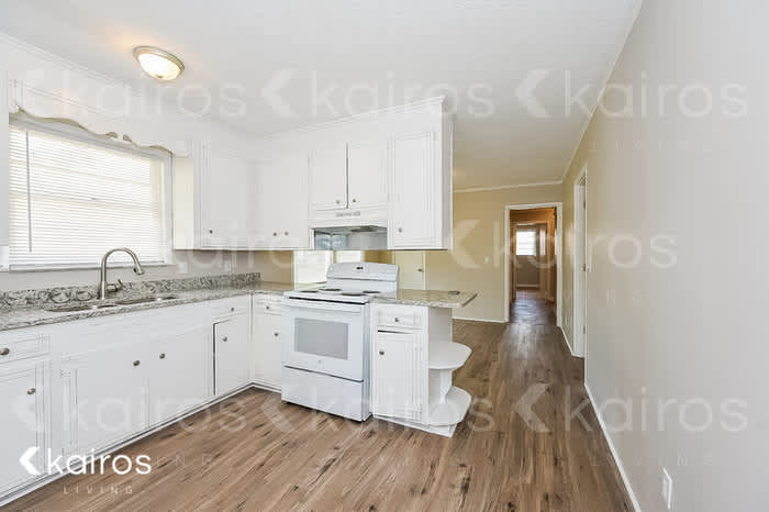 313 Shoreditch Drive – photo 5