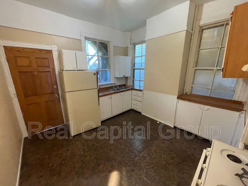 669 Clinton Ave – photo 3