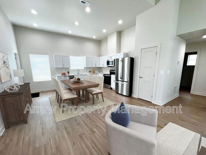 1067 North Claude Road – photo 3