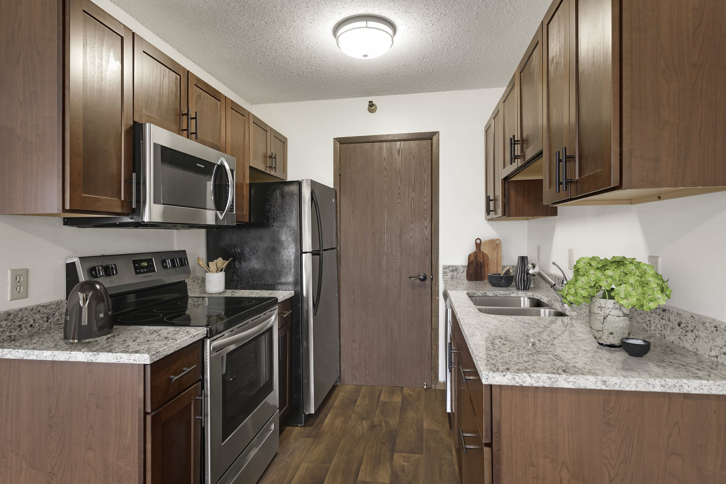 Lou Park Apartments – photo 2