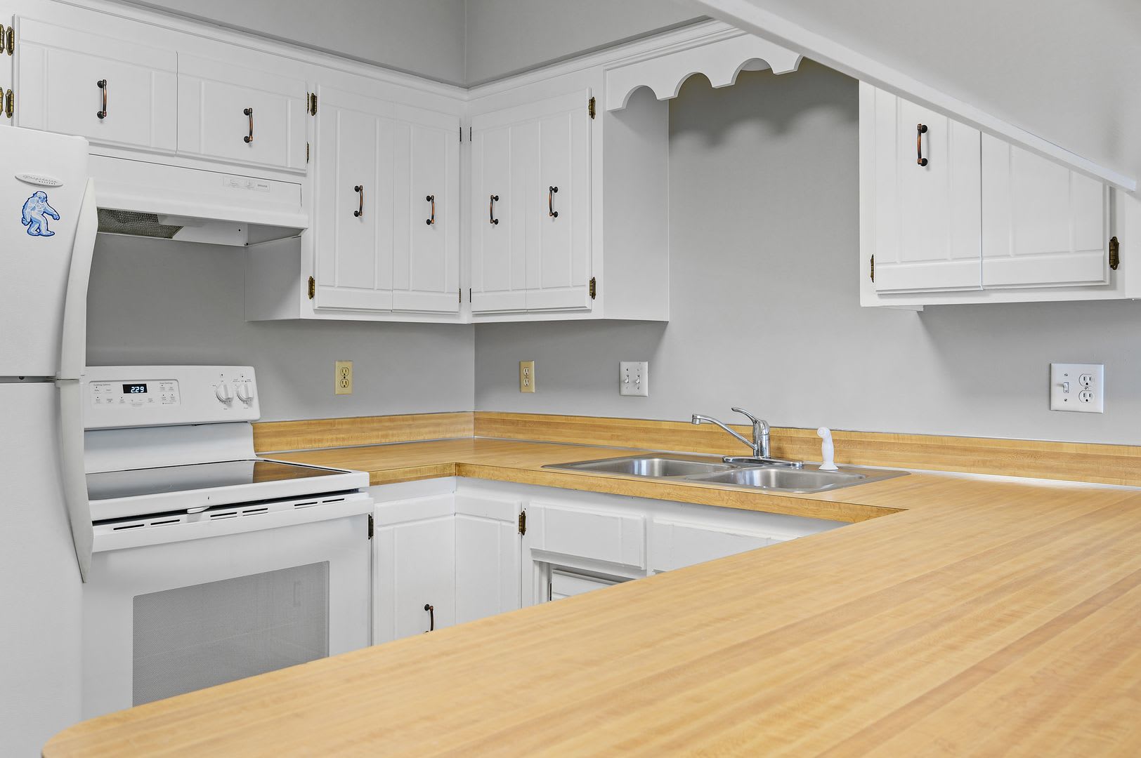 3BR/2Bath Townhome Available Early Sept! – photo 3