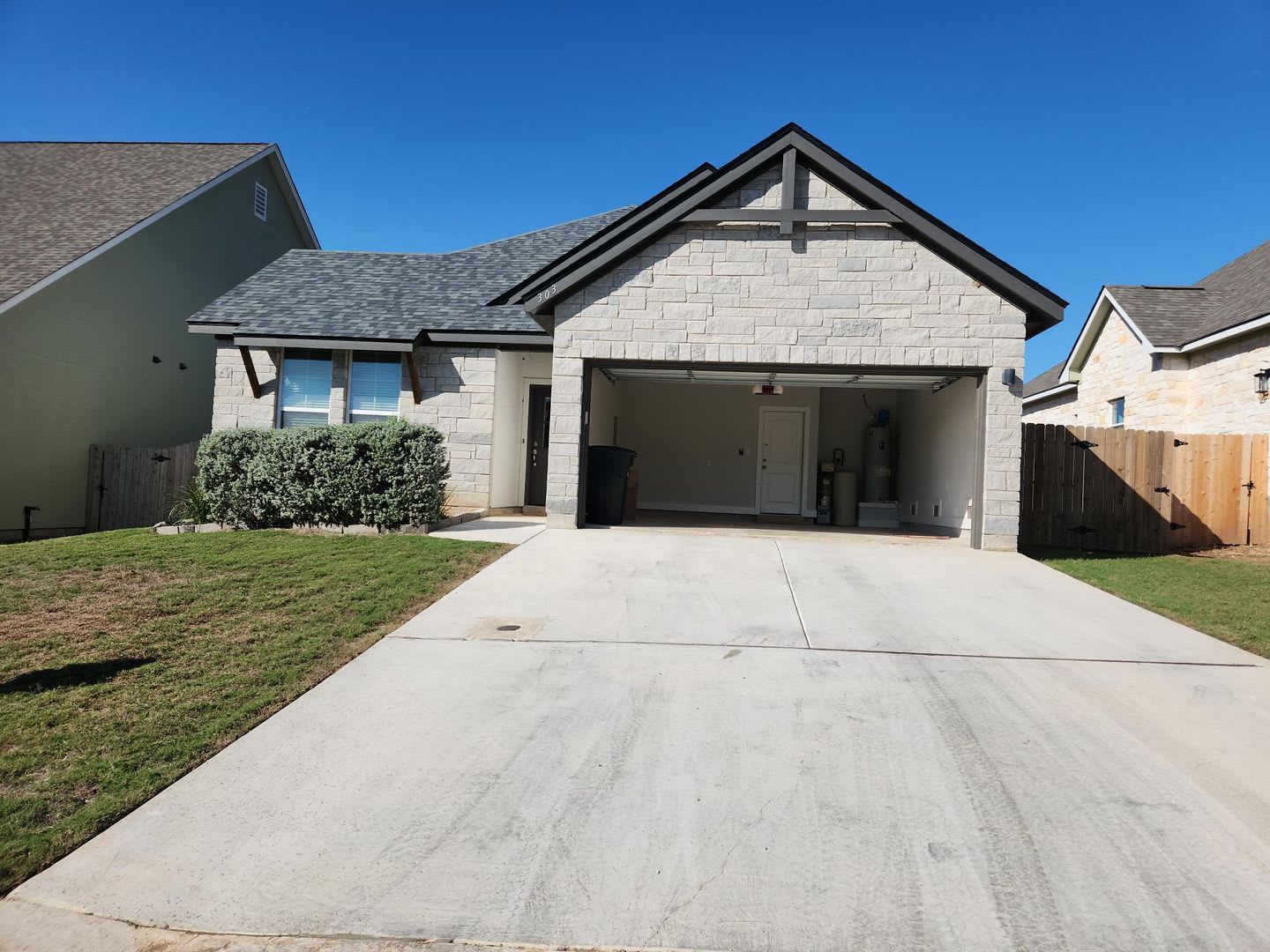 Spacious Home – photo 1