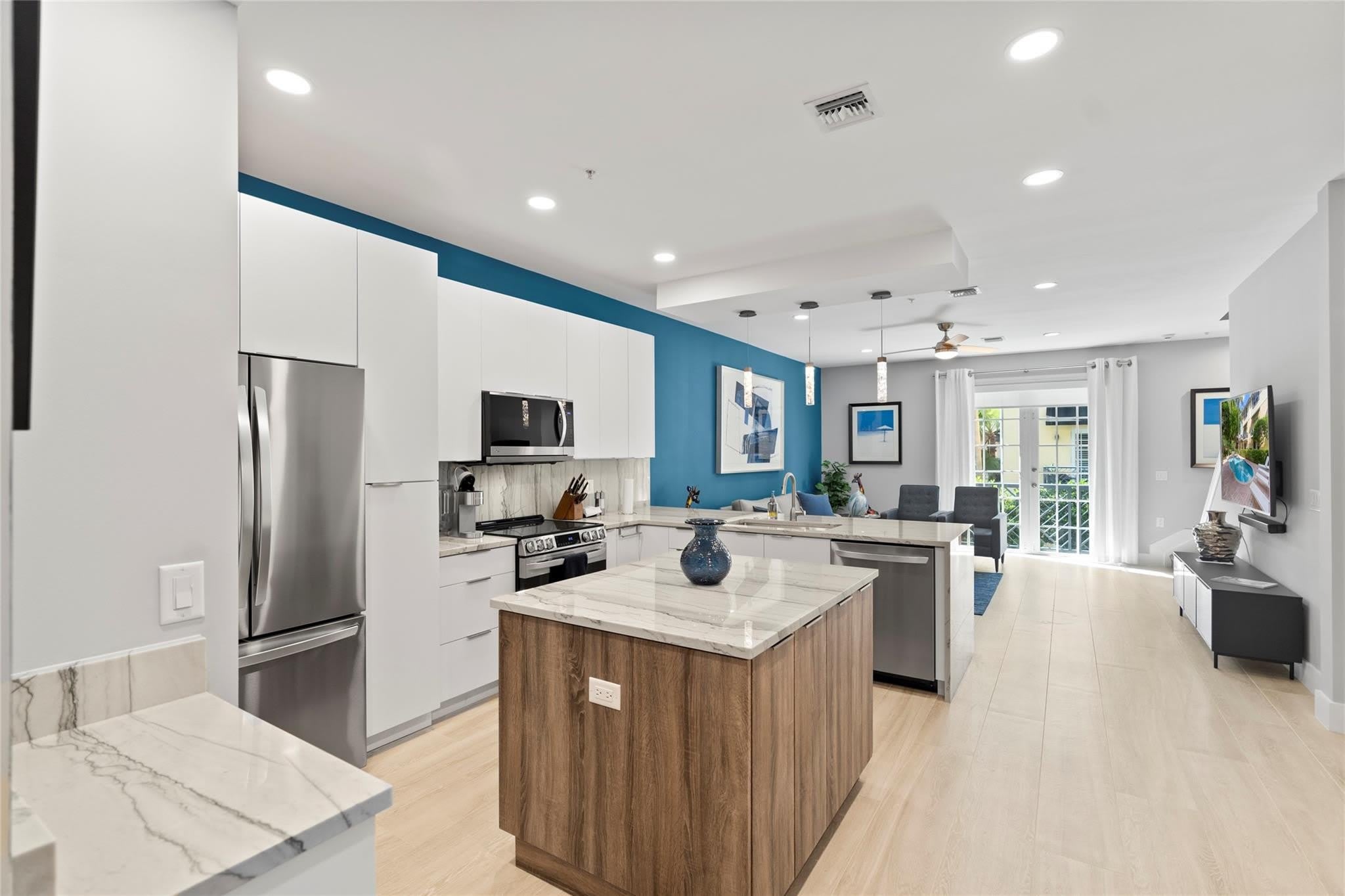 2241 NE 9th Avenue – photo 4
