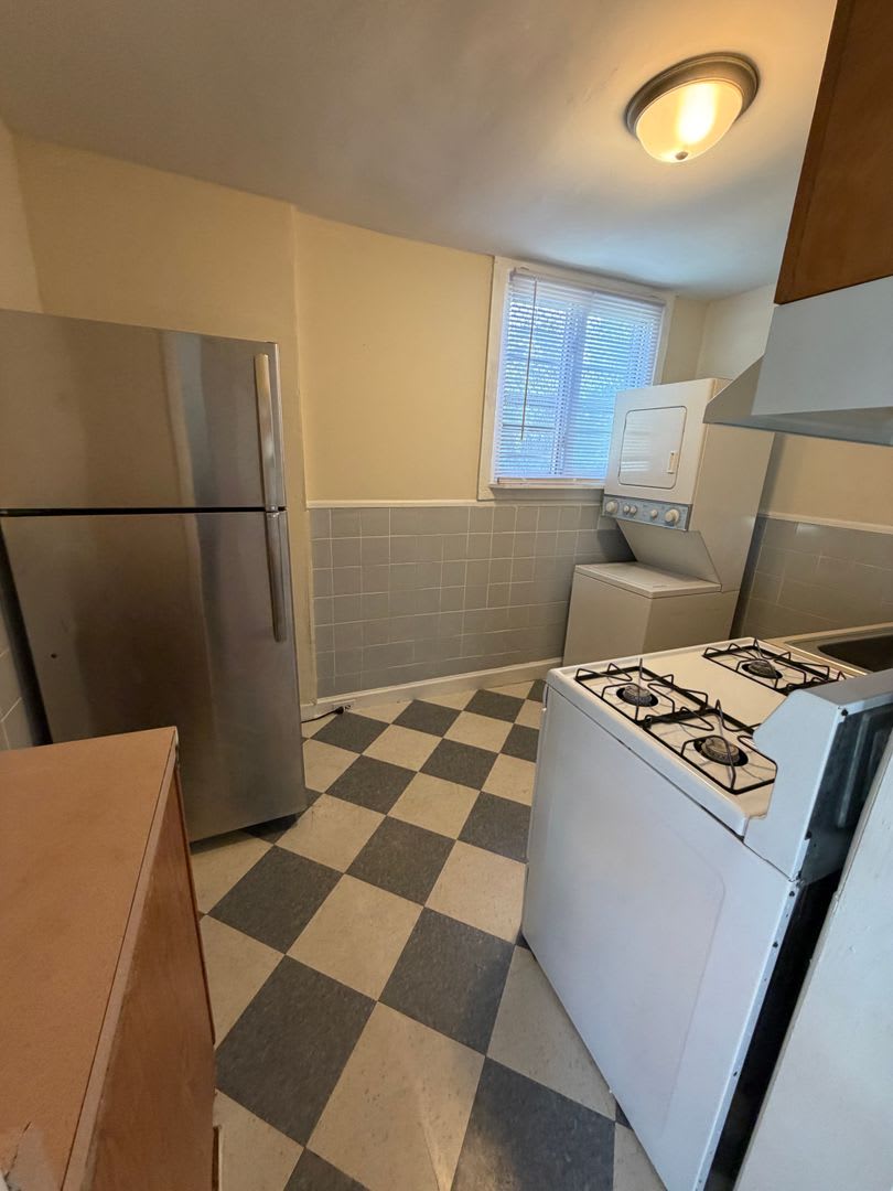 Large Apartment Germantown – photo 3