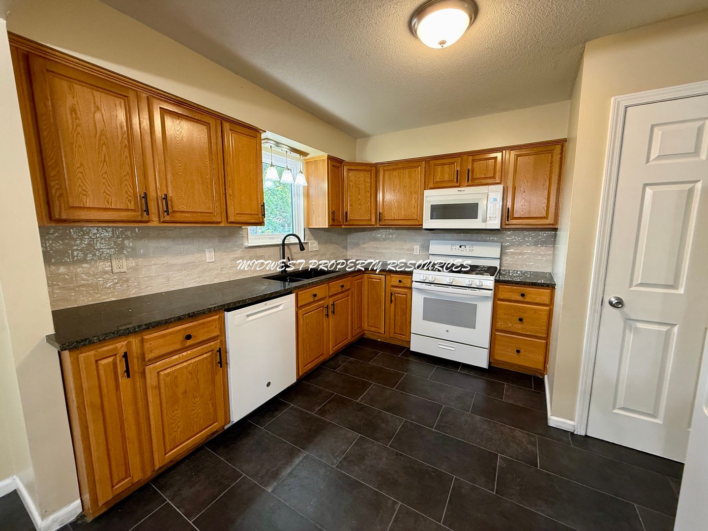 Beautiful 3 Bedroom Home in Lee's Summit – photo 5