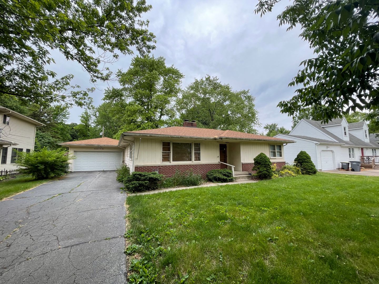 3 Bedroom House Close To Ross Ade And Mackey Waived Application Fees – photo 1
