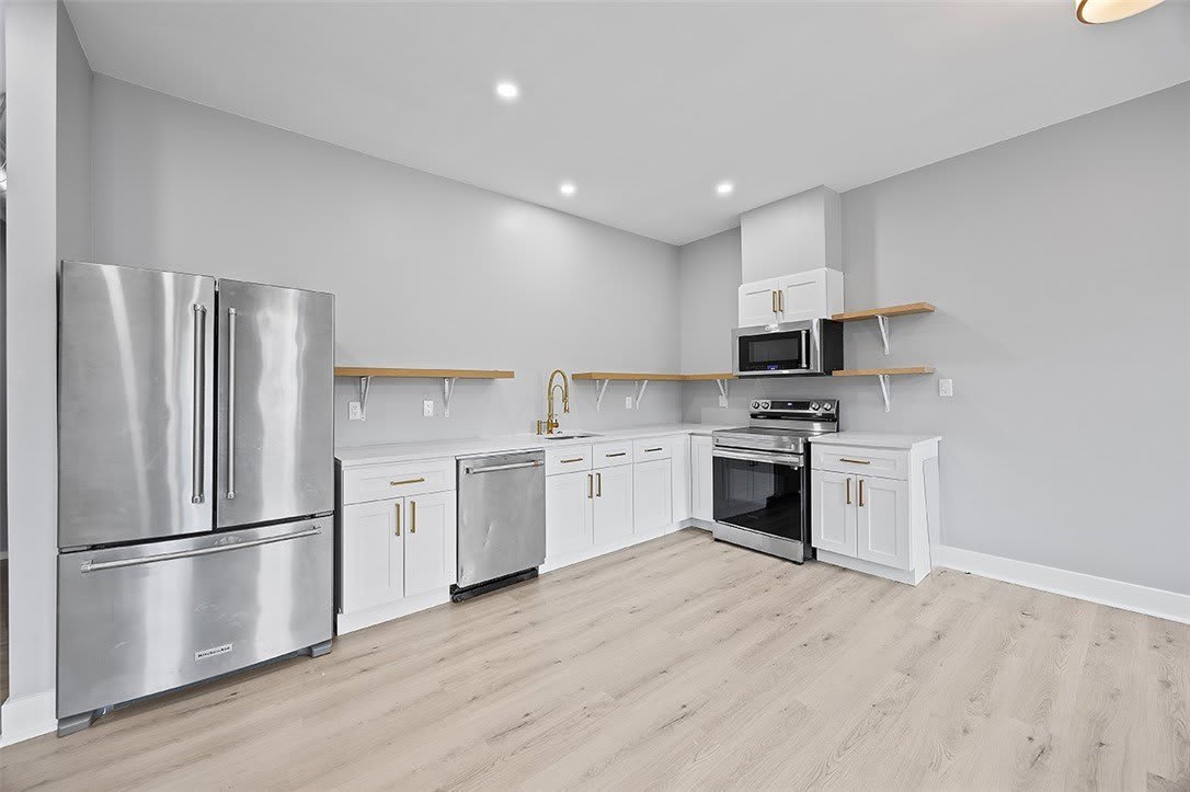1109 E Carson St – photo 2