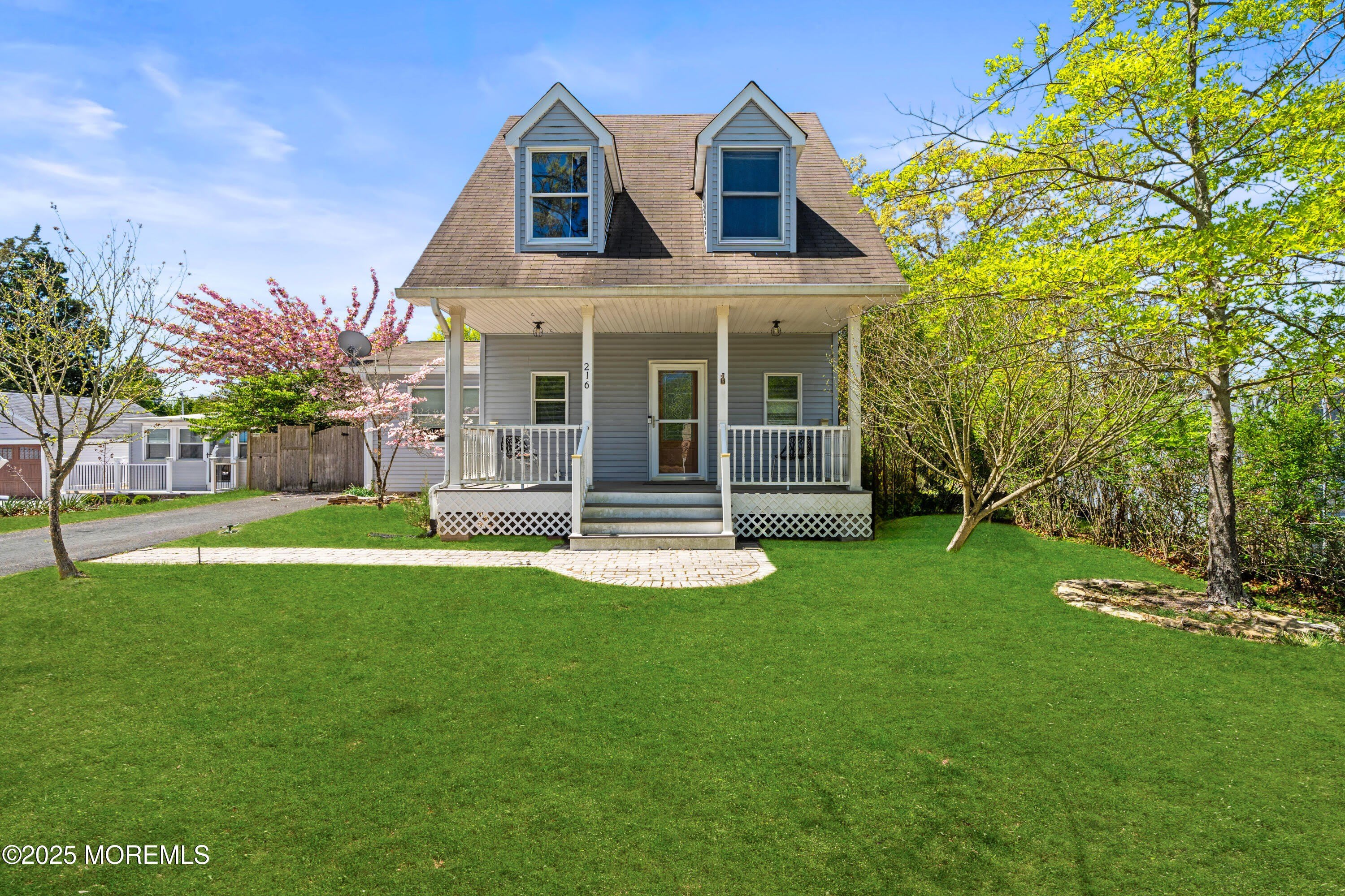 216 Chatham Avenue – photo 2
