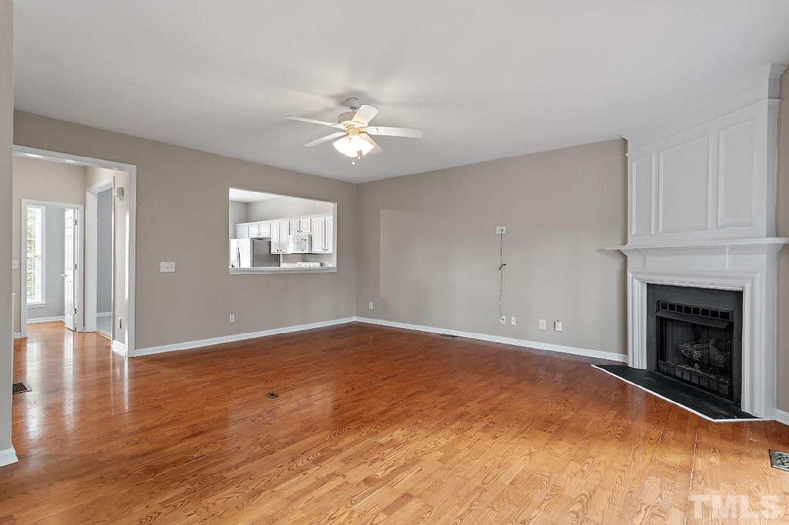 **OFFERING REFUNDABLE APPLICATION FEES** Terrific 3BD, 2.5BA Raleigh End Unit Townhome in a Prime Location – photo 4