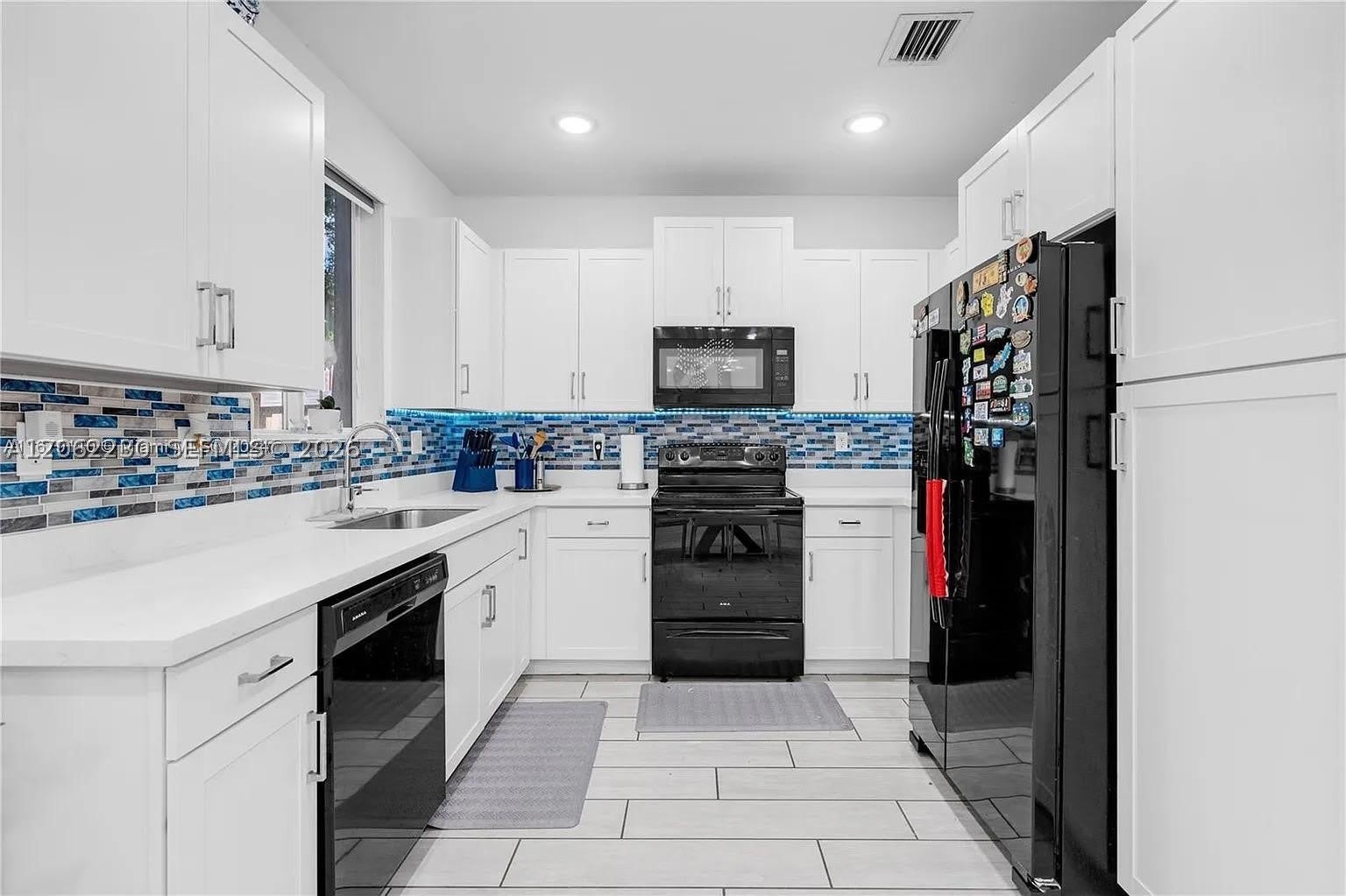 1042 SE 23rd Ter – photo 2