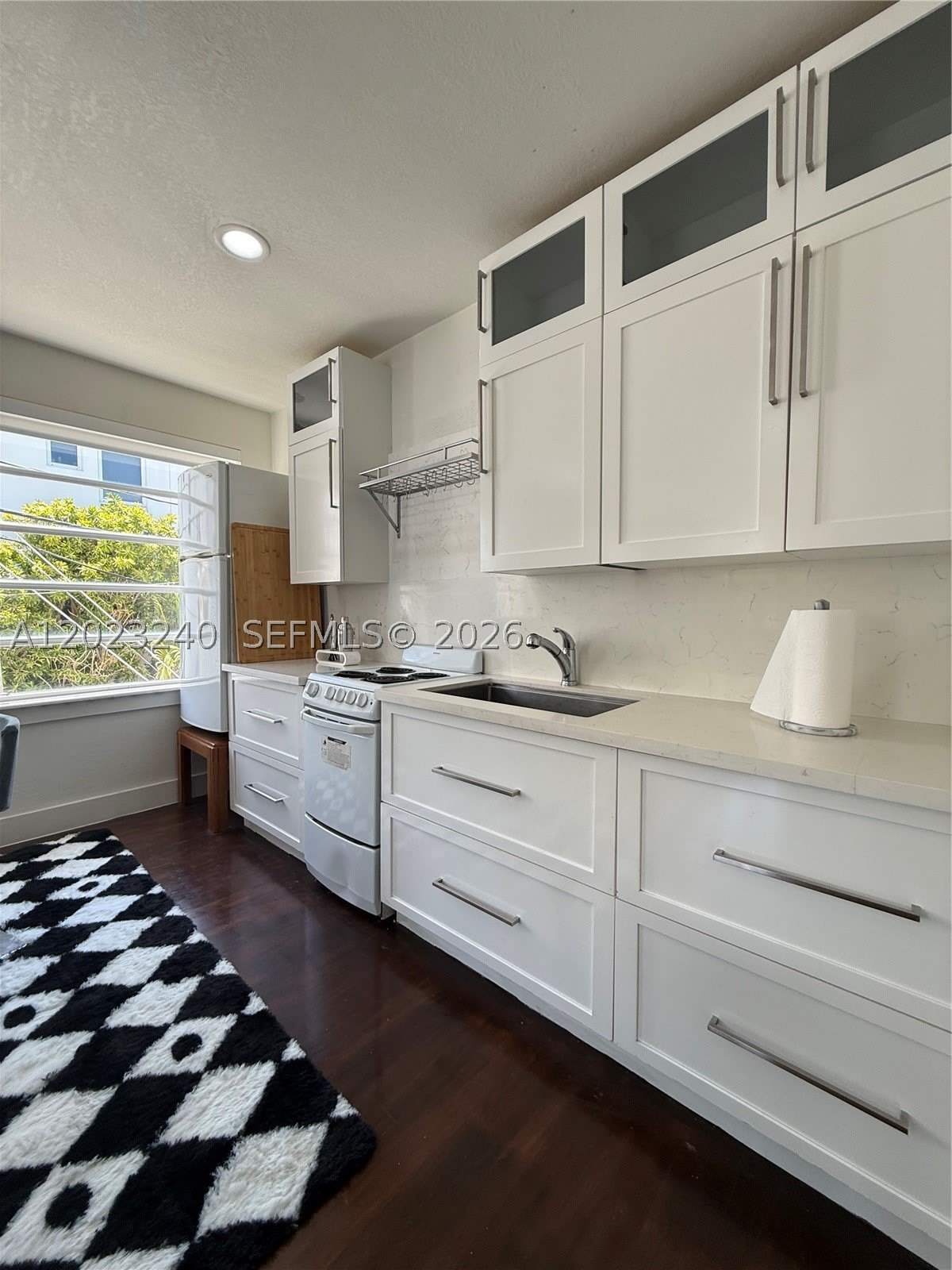 723 2nd St – photo 1