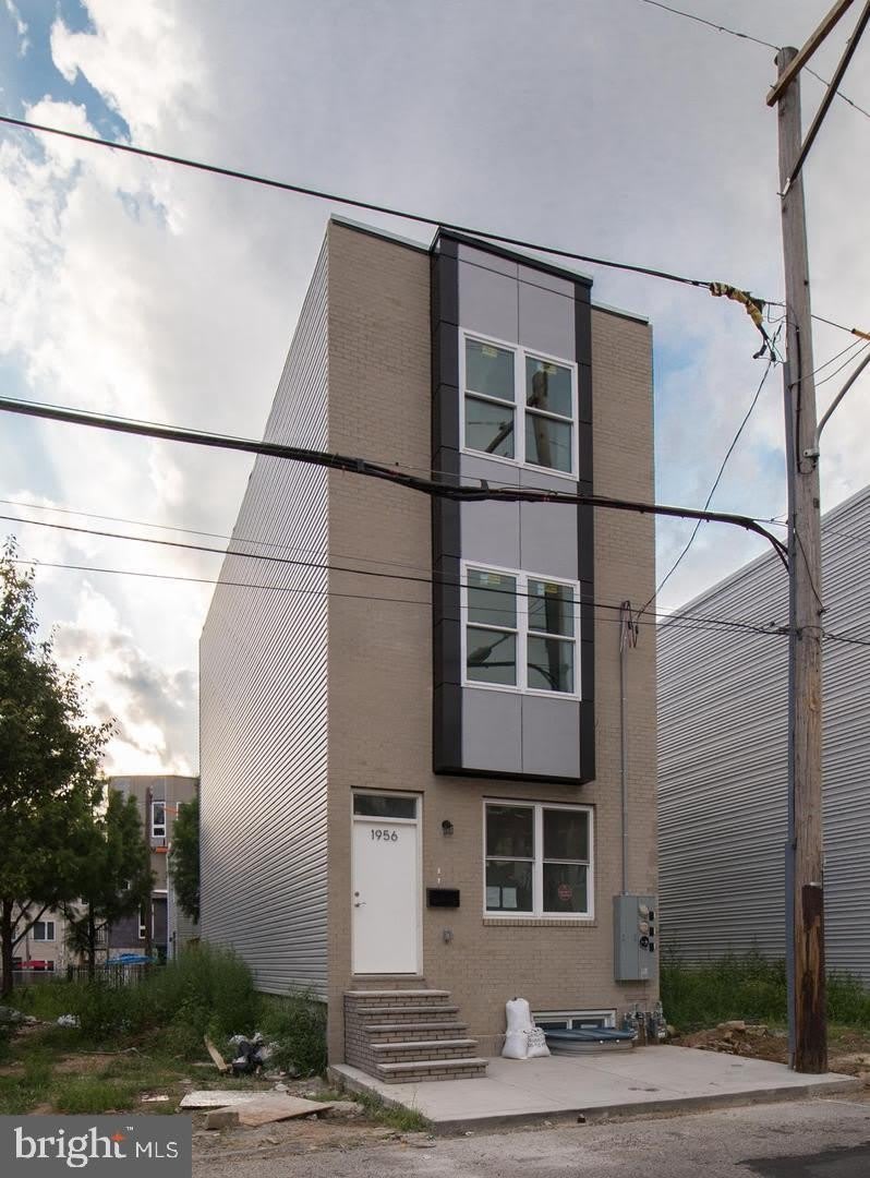 1956 N 8TH Street – photo 2