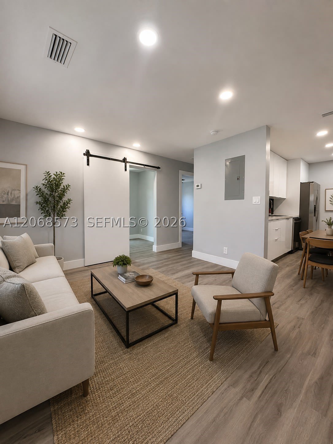 2865 NE 13th Ave – photo 3