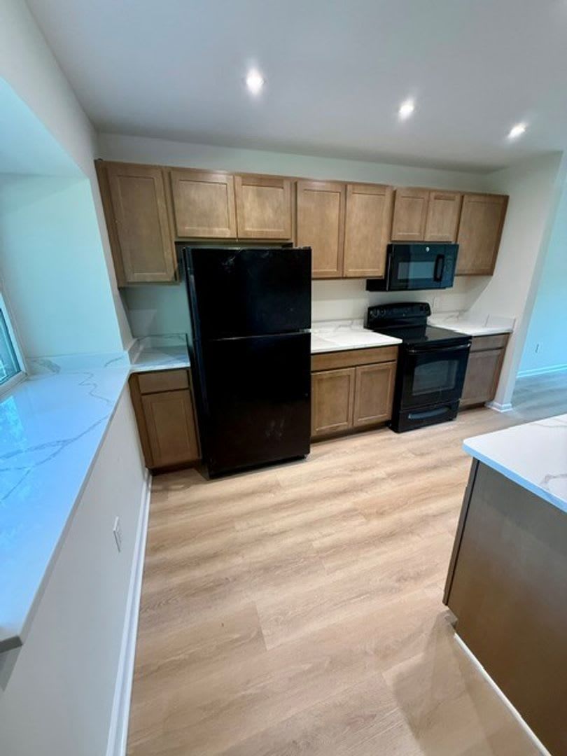 Coming Soon Townhome In Saltaire – photo 4