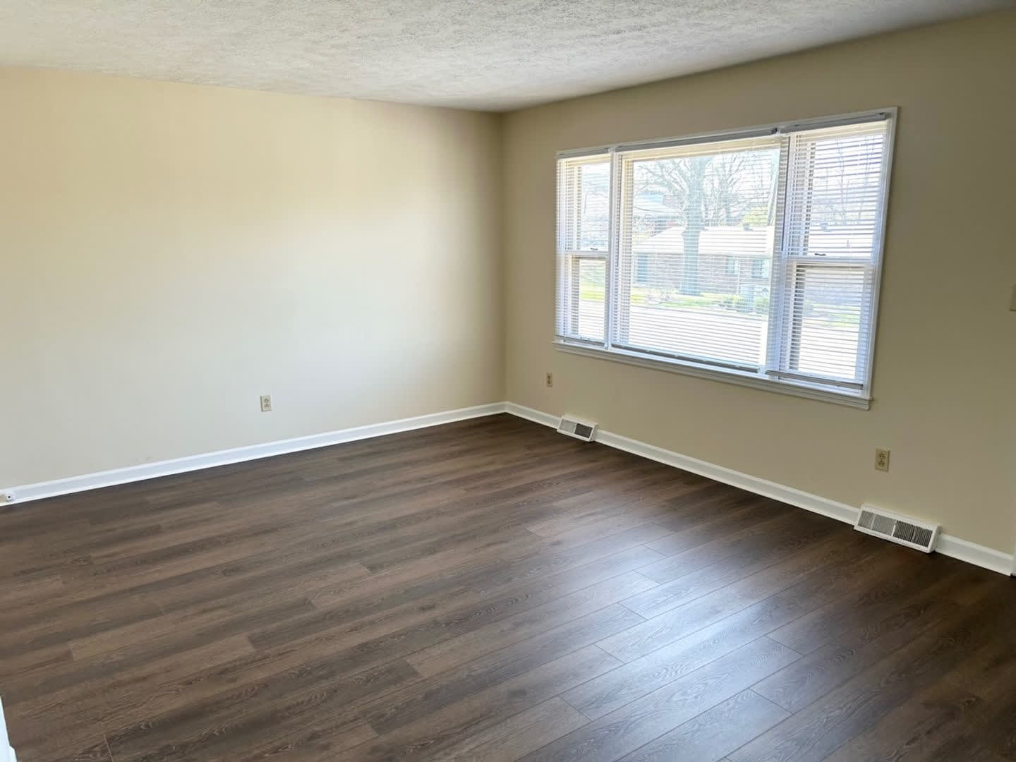 Mt Tabor ranch home with basement 20260804 – photo 4