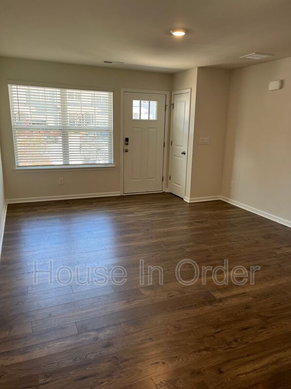 32 Malcolm Ct. – photo 3
