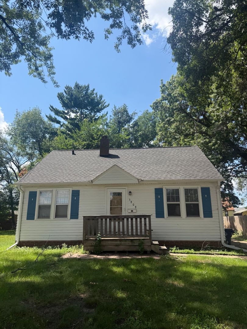 3 Bedroom One Bath home at 68th St in Urbandale – photo 1