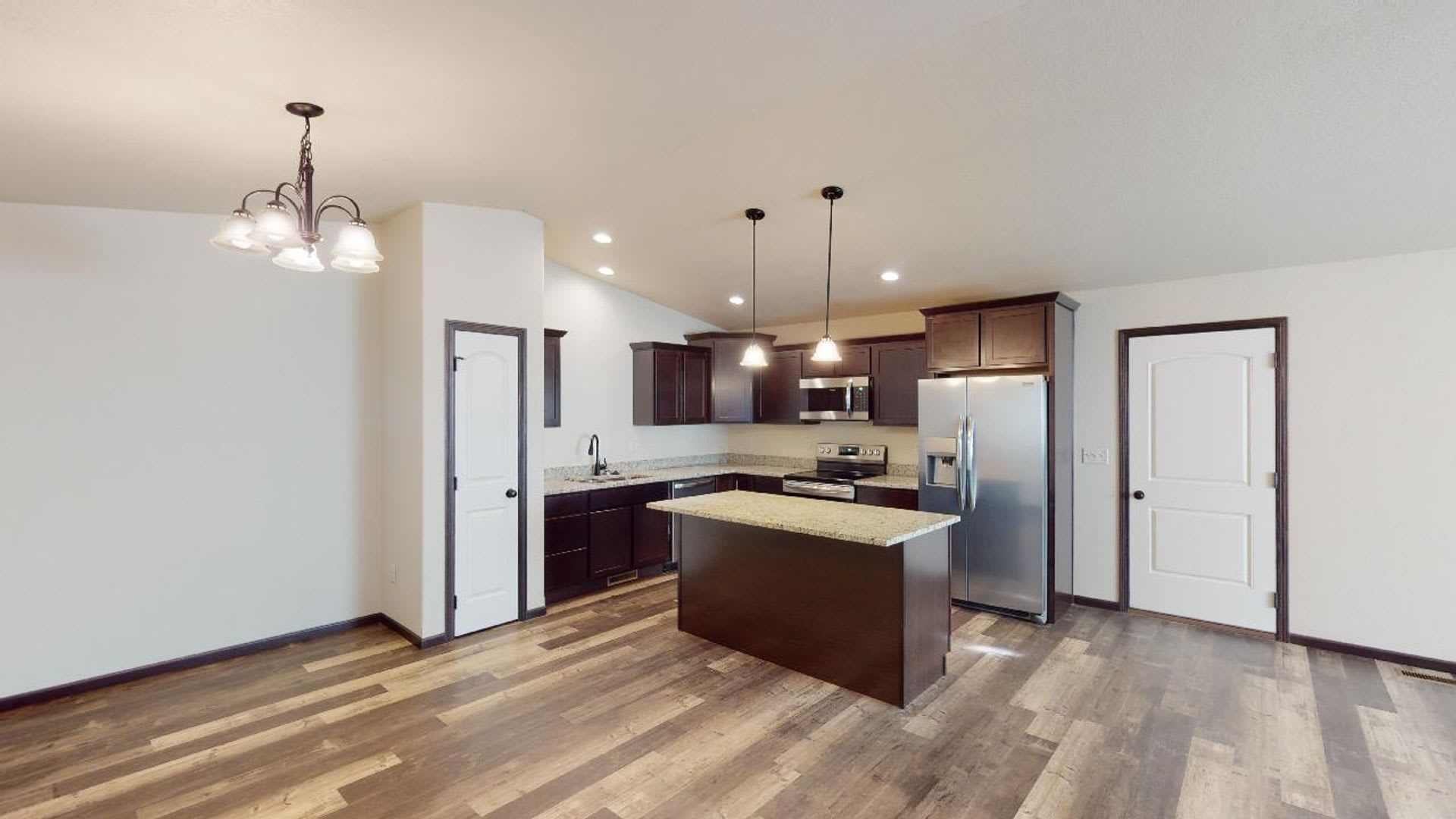 Stylish Living in a 3-Bed, 2-Bath Townhome with a 2-Car Garage – photo 2