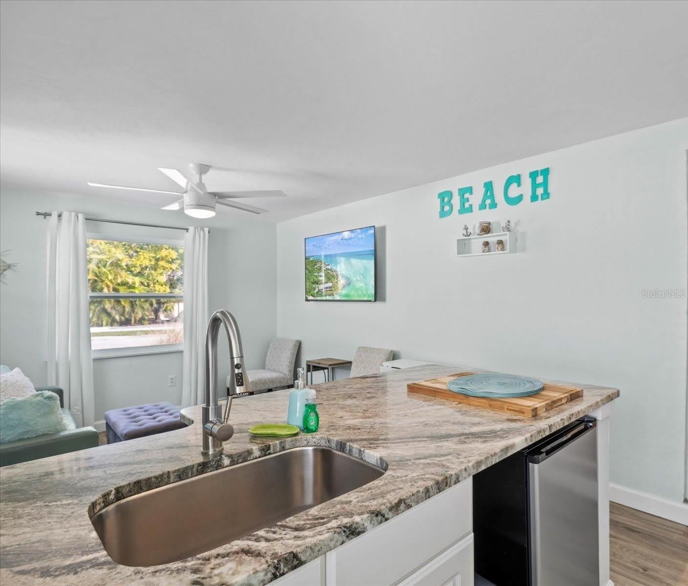 2084 GROVE Street – photo 4
