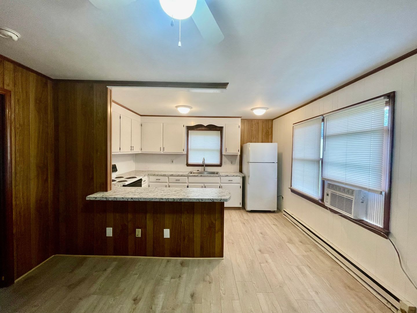 Must see this adorable 1 bedroom 1 bath apartment . Located in Dallas . – photo 5