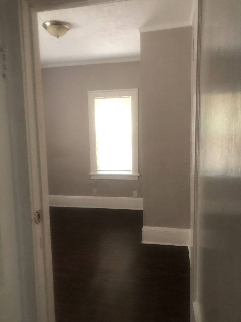 3 Bedroom, 1 Bath House Available with Private Yard – photo 3
