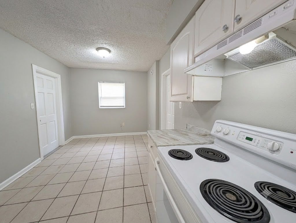 7704 N Taliaferro Ave – photo 5