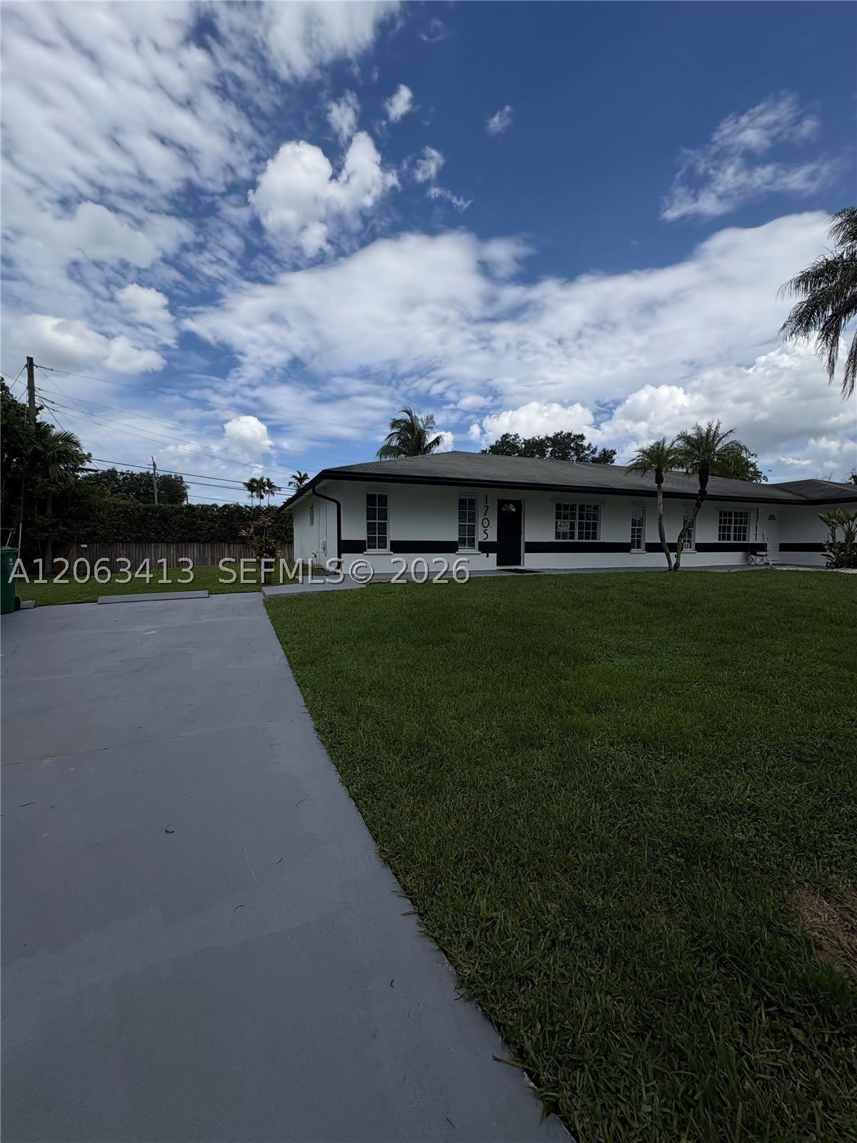 1705 SW 100th Ave – photo 1