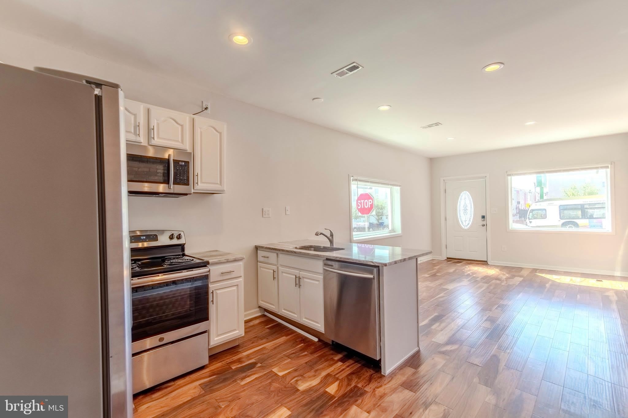 2608 E FAYETTE Street – photo 3