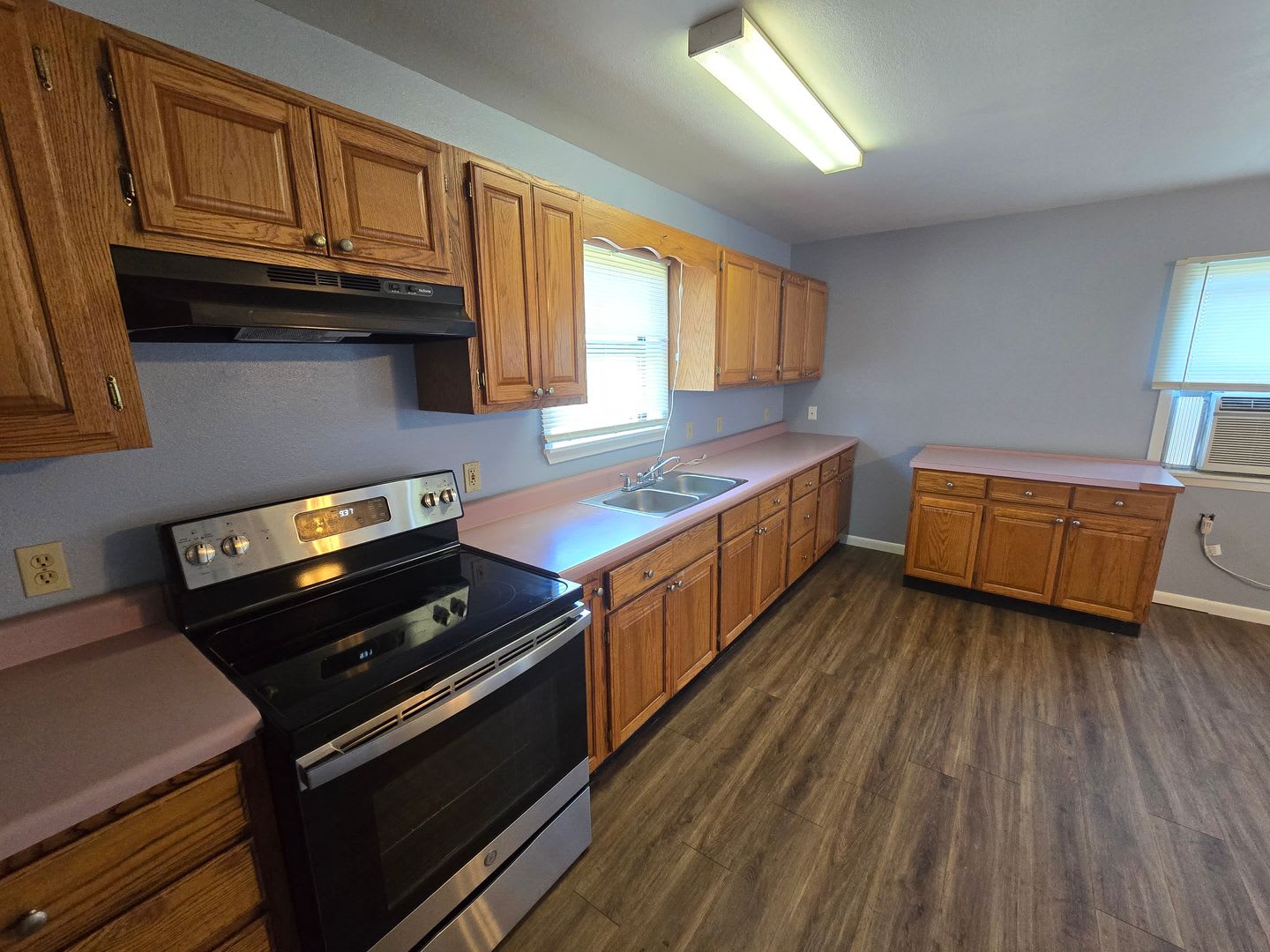 1 Bed/ 1 Bath Duplex • Partial Utilities Included • Desha – photo 4