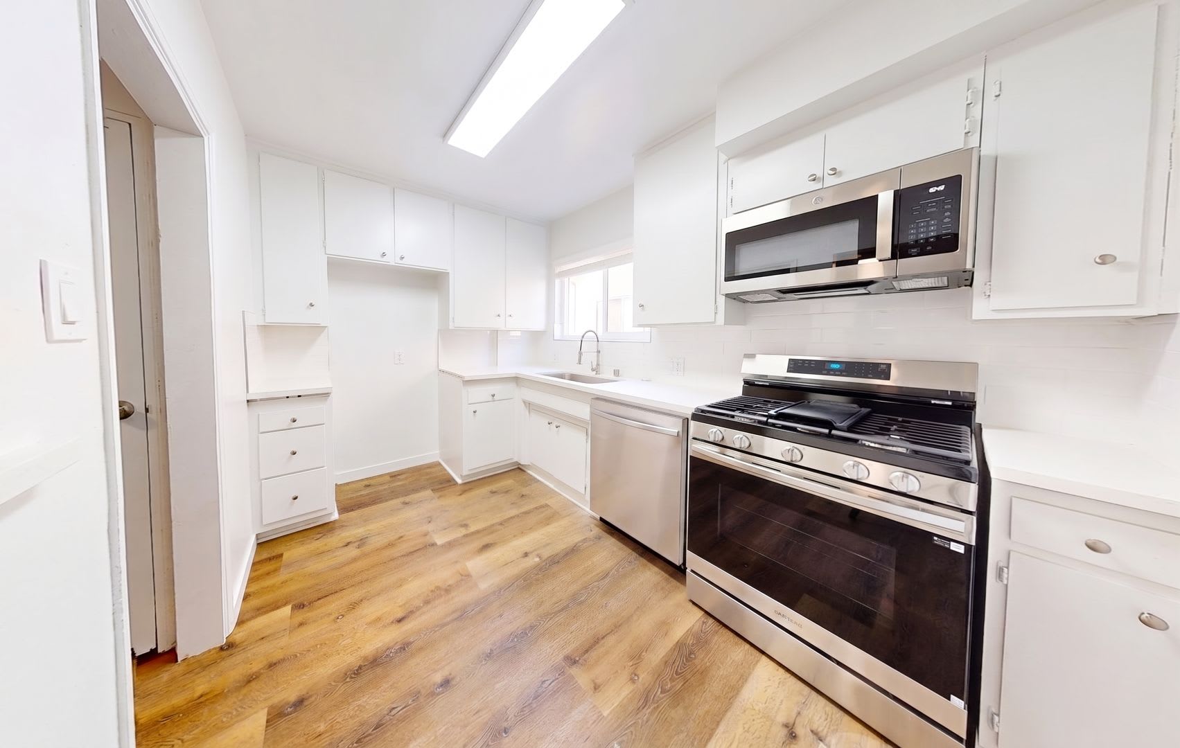 1815 N. Harvard Blvd. – photo 2