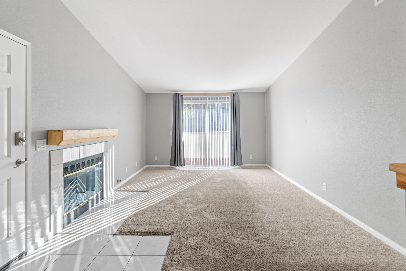 Rancho San Diego Beautiful Mirasol Complex 2 Bed 2 Bath Upstairs Condo W A C Laundry Parking Summer Special 750 Off Your First Month – photo 2