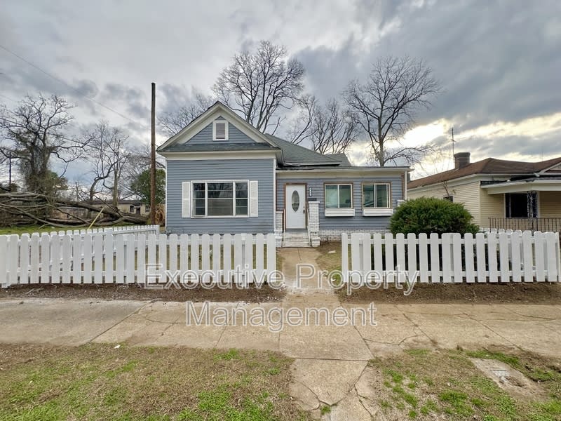 811 17th Street – photo 1