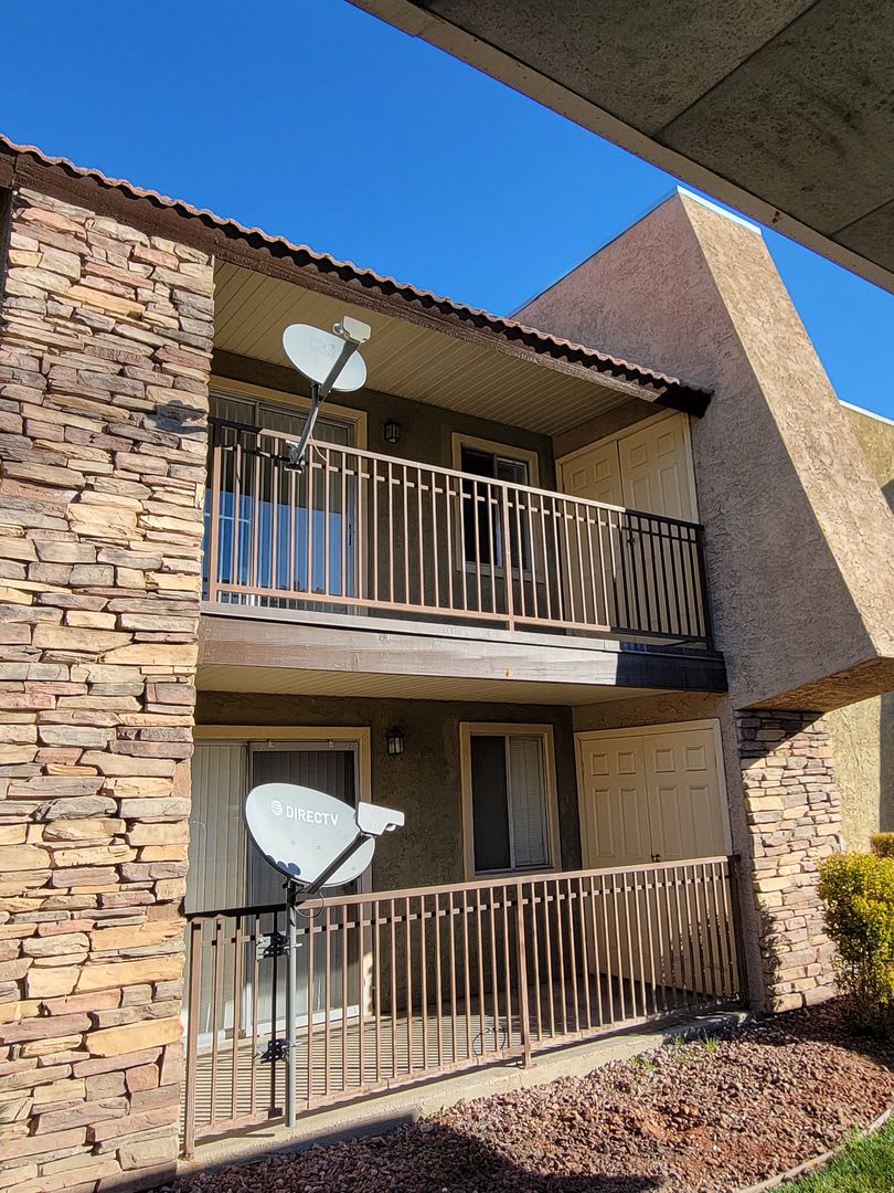 Bella Villa Guard Gated Condo – photo 3