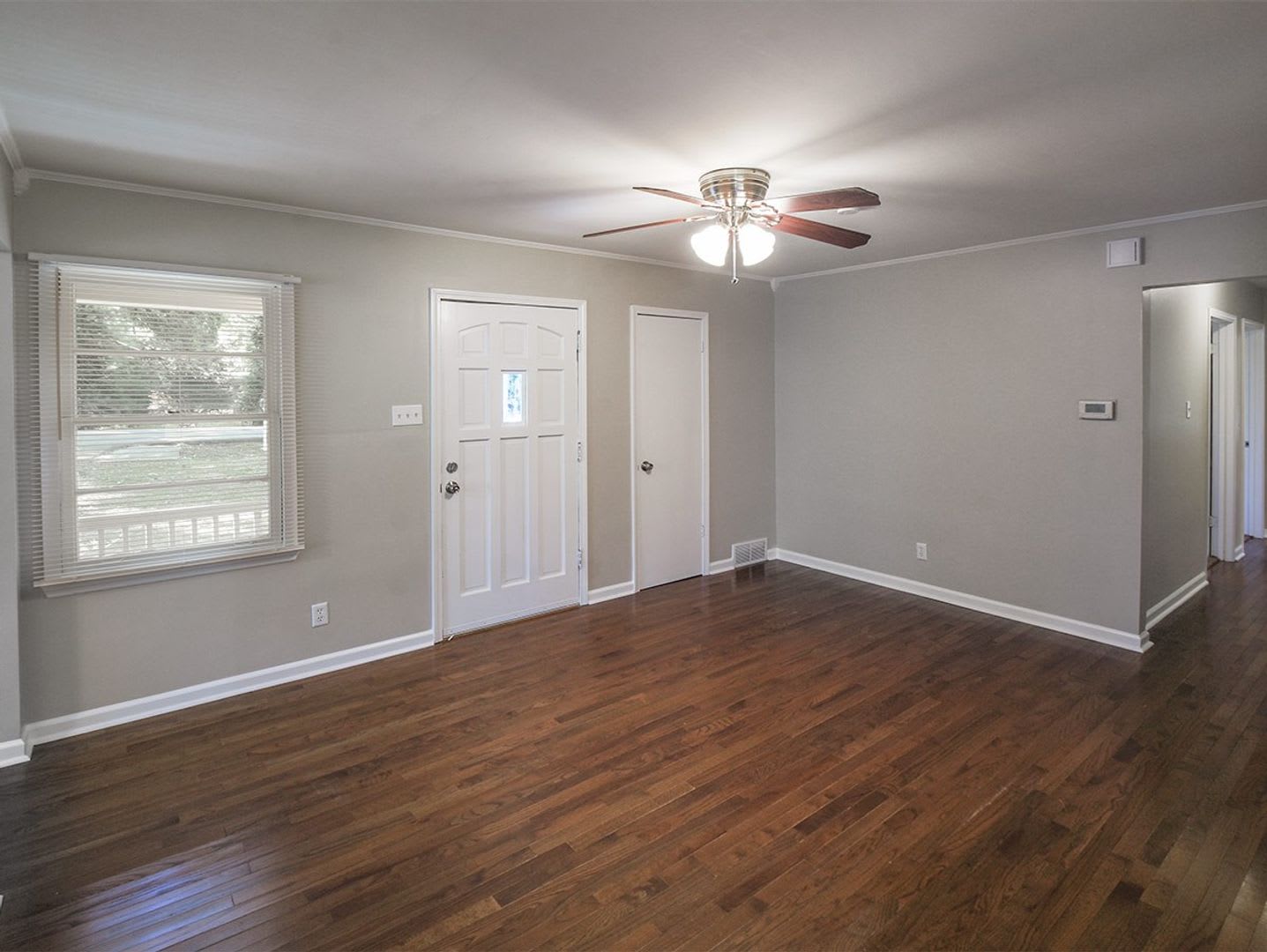 Updated 3 bed, 1.5 bath home with great curb appeal. – photo 3